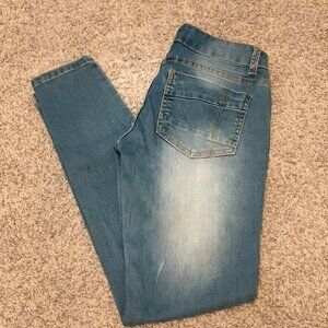 New Gently Worn Women's 365 Denim Lightly Faded Skinny Jeans